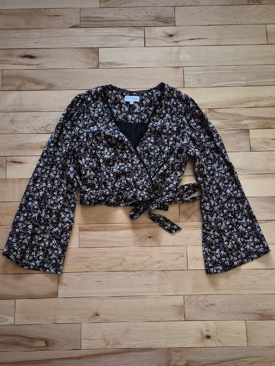 Lost + Wander Tops - Lost + Wander Women's Size Small Black Floral Wrap Crop Top